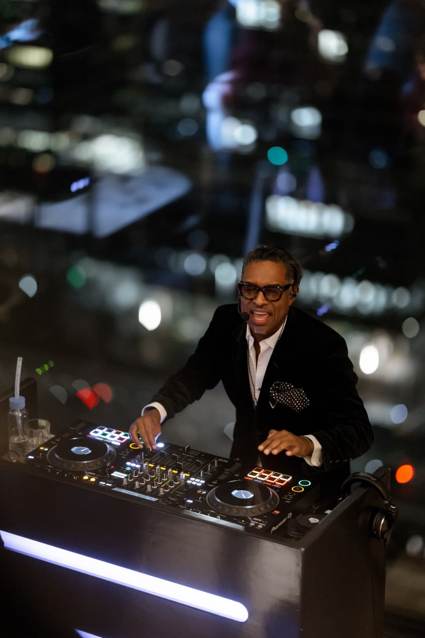 Johnny Kelvin: Electrifying DJ Set That Will Keep You Dancing All Night!